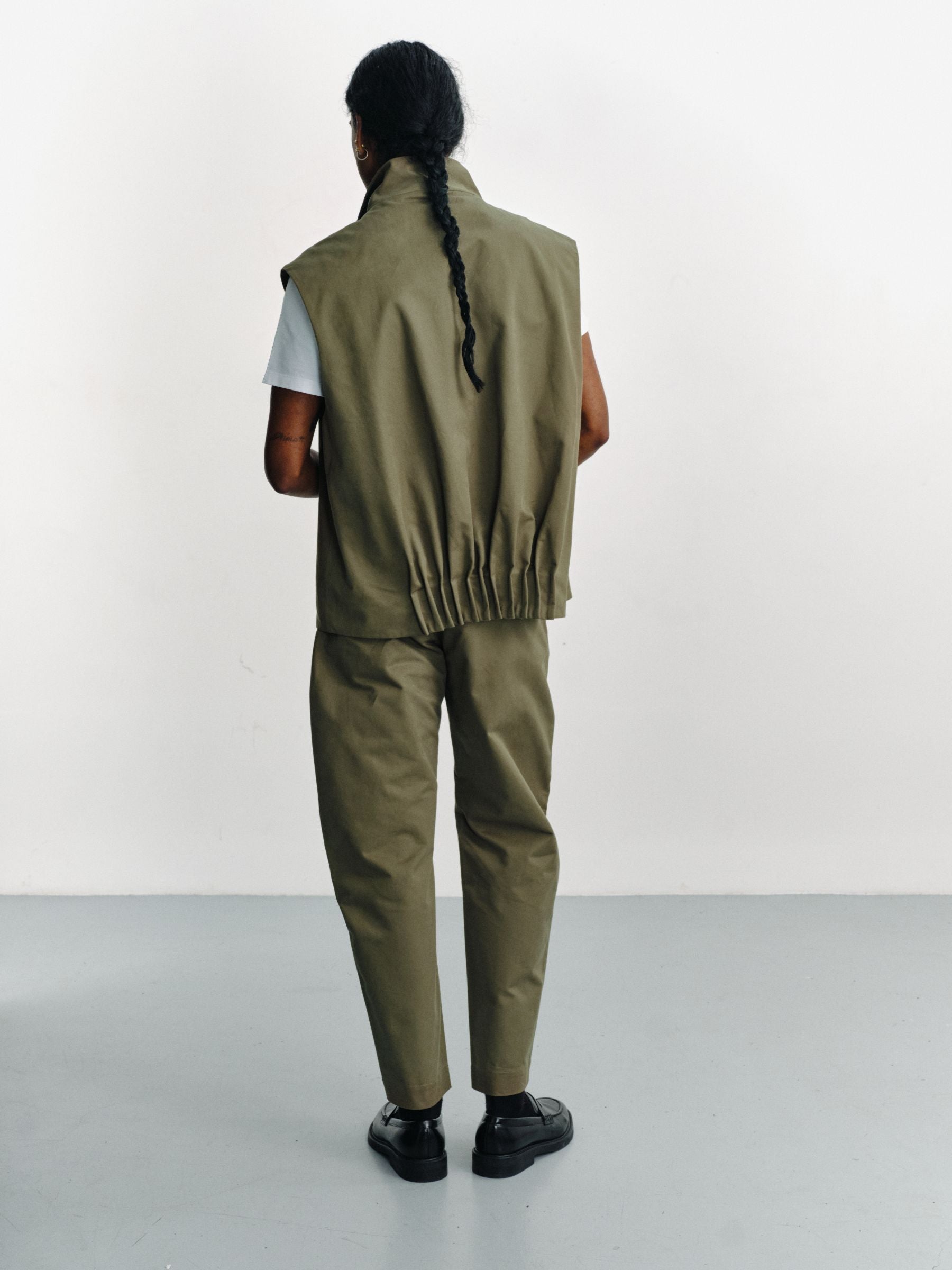 ACHI - Sleeveless jacket in gabardine