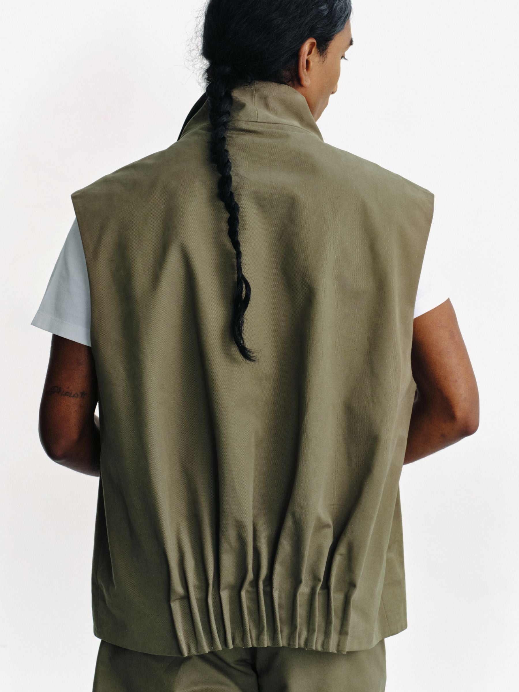ACHI - Sleeveless jacket in gabardine