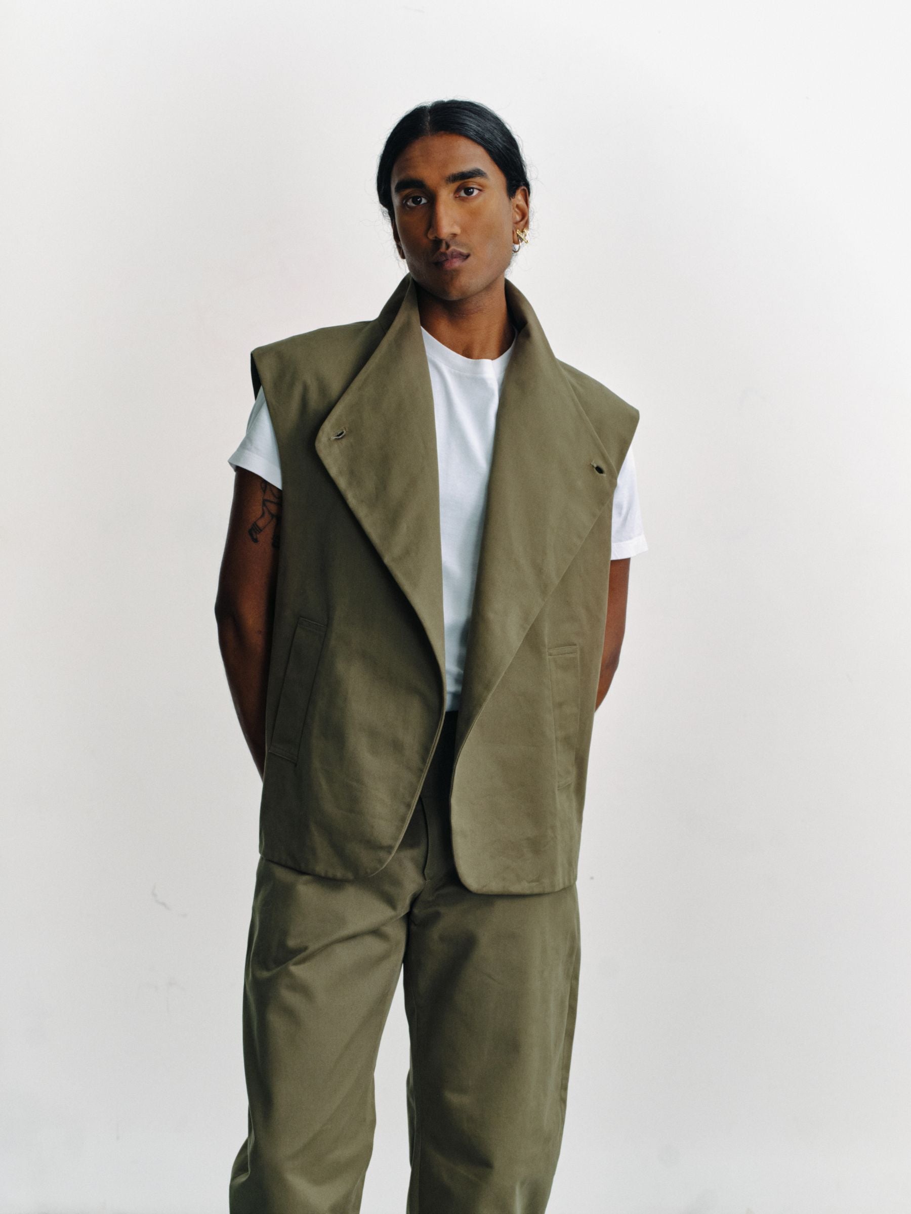 ACHI - Sleeveless jacket in gabardine