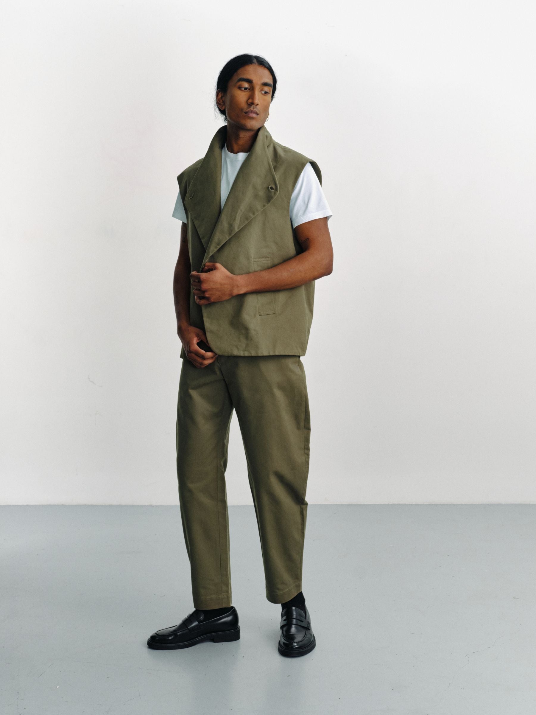 ACHI - Sleeveless jacket in gabardine