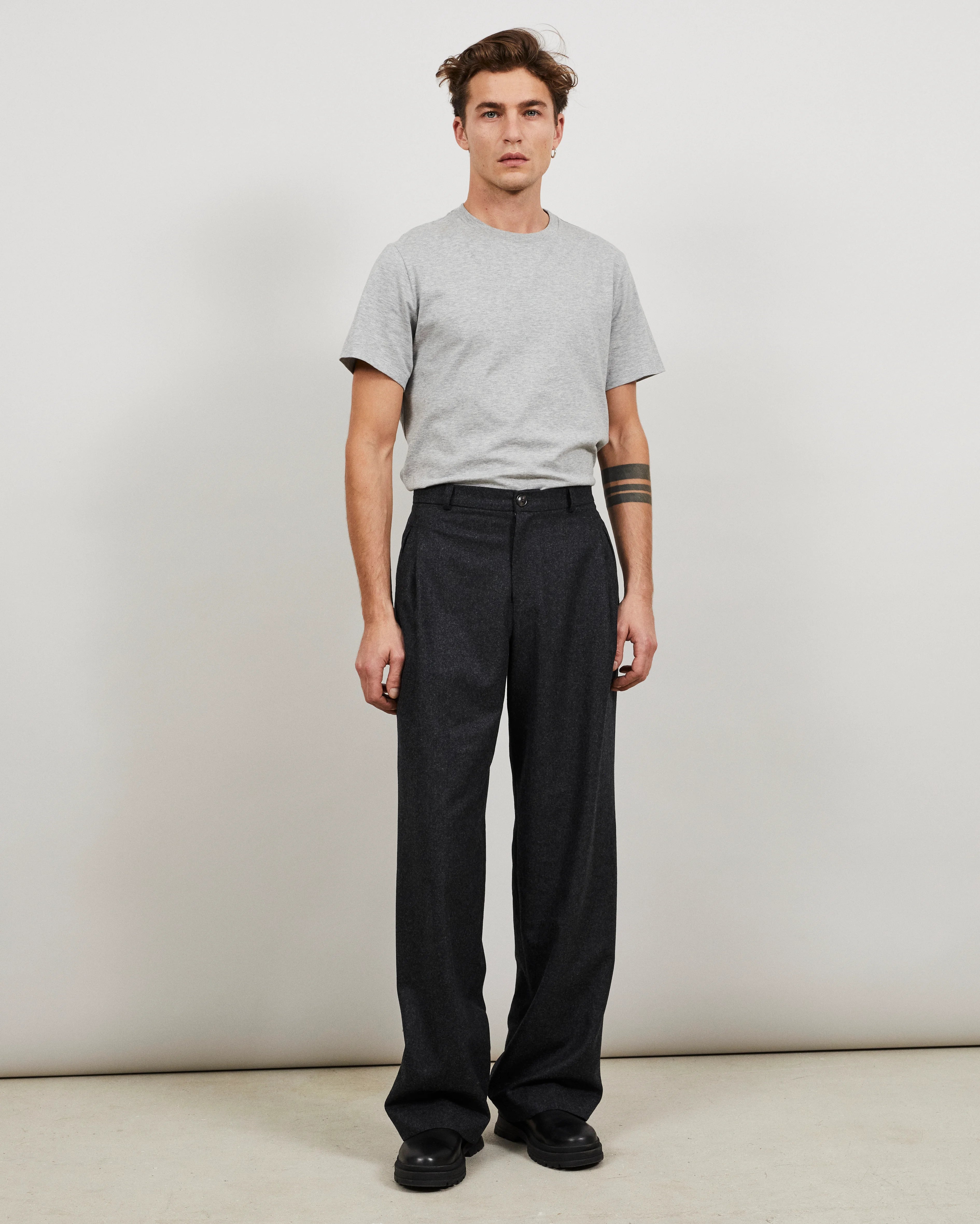 SOUTH - Le pantalon ample à pli en flanelle