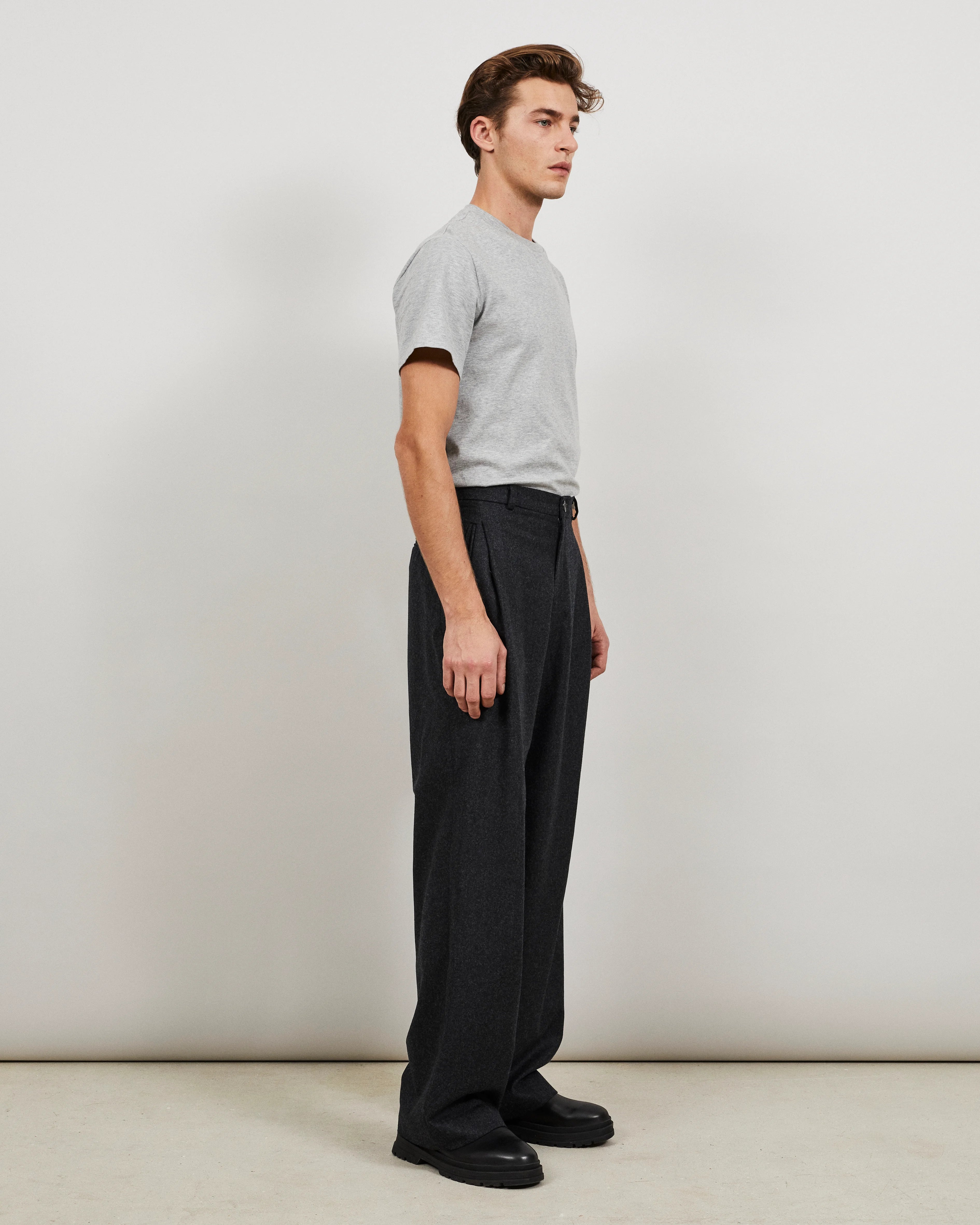 SOUTH - Le pantalon ample à pli en flanelle