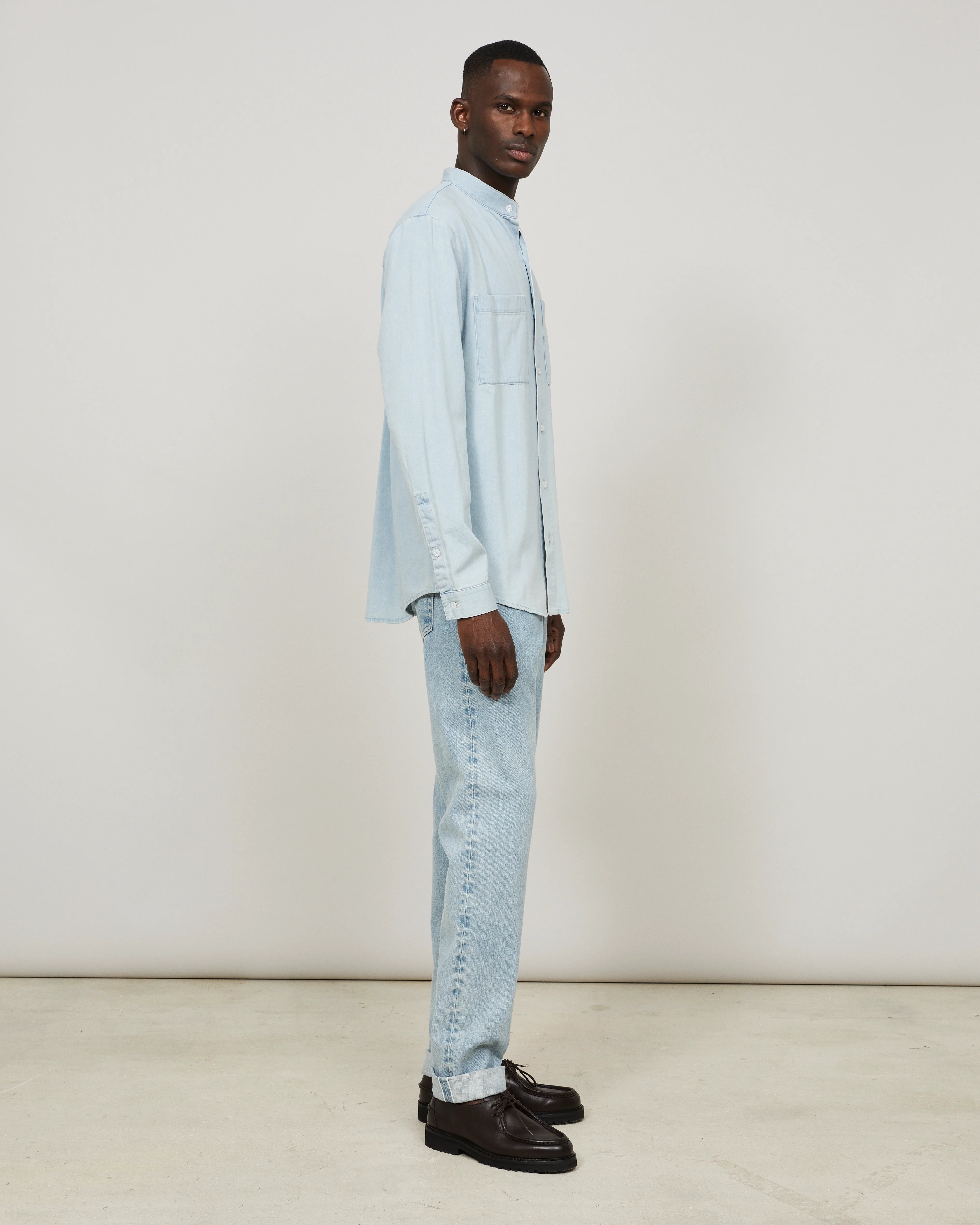 SPRING - Officer-collar shirt in washed denim