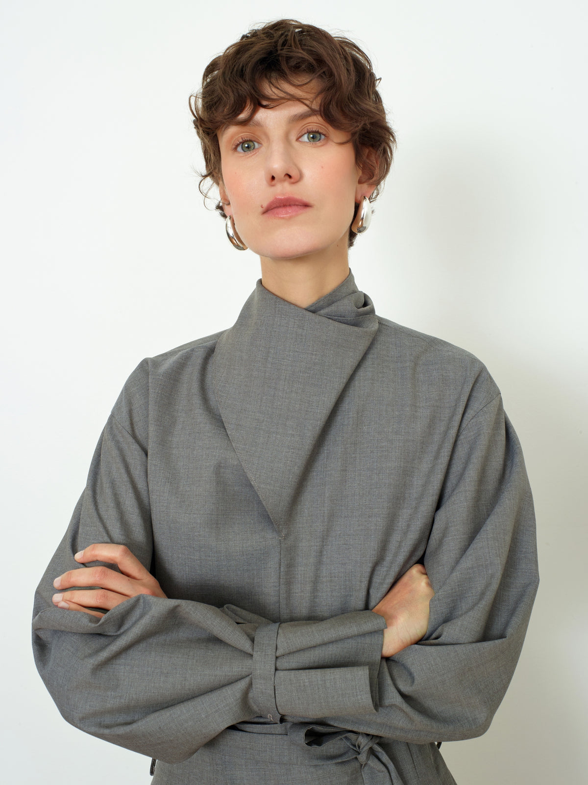 SAMA - Blouse à col foulard en drap de laine