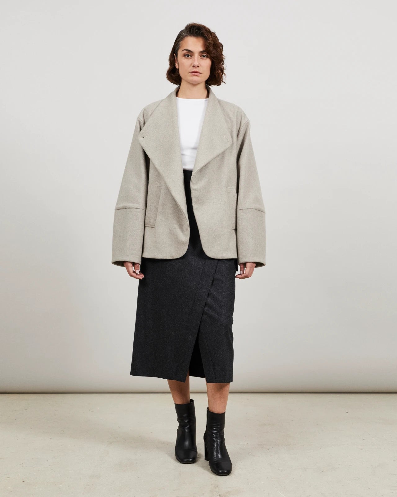 BOW - Short coat in cashmere and wool