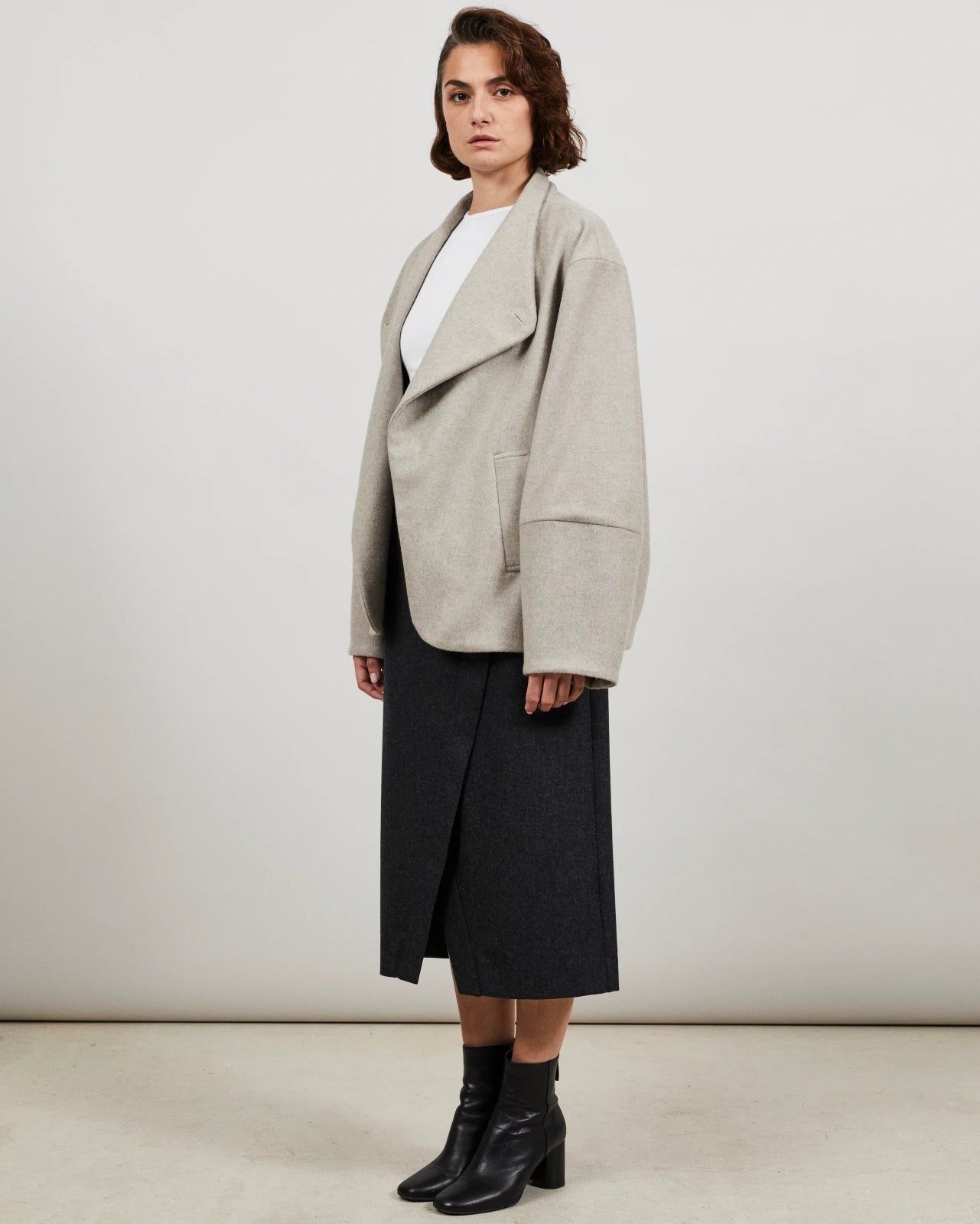 BOW - Short coat in cashmere and wool